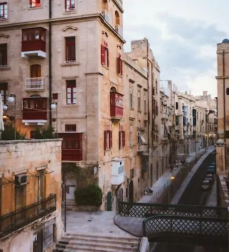 Apartment Charming, Designer 1 Bedroom Loft By 360 Estates Valletta